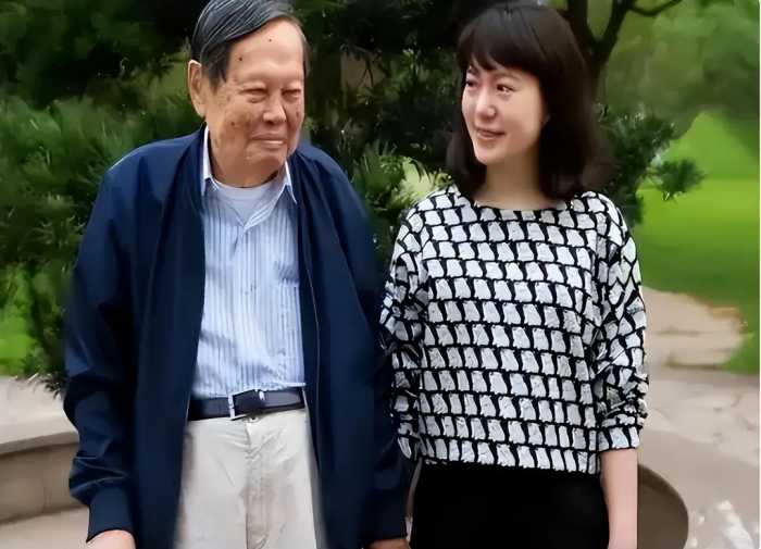 真相了！翁帆终于说出当年嫁给82岁杨振宁内幕，20年从不一起睡
