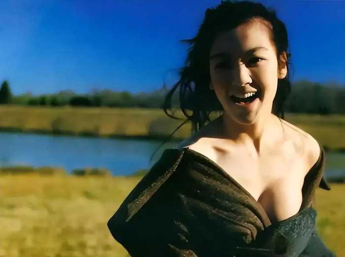 香港女神林熙蕾：48岁出演《繁花》，曾跟刘德华搭戏，冷艳成符号